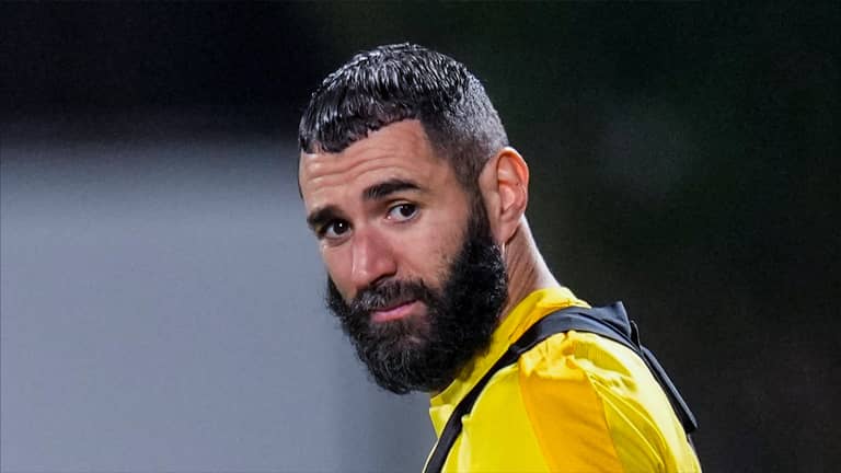 "بلال" تعقد أزمة بنزيمة في اتحاد جدة