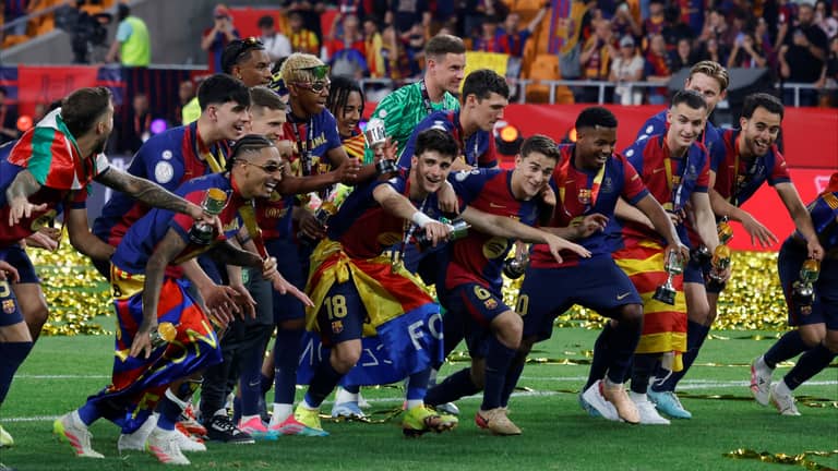 احتفالات نجوم برشلونة تعمق جراح مدريد