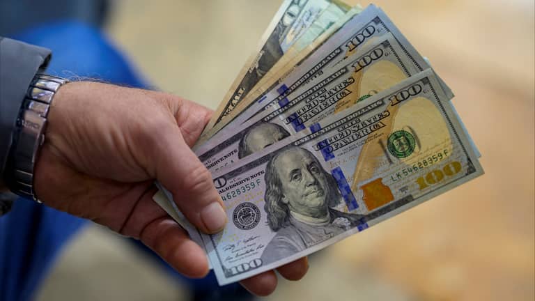 الدولار يتخطى 50 جنيها مصريا لأول مرة