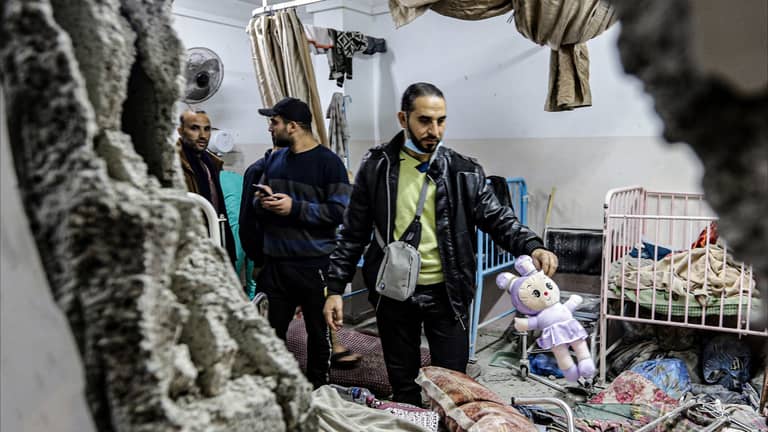 هجمات إسرائيلية دامية في غزة تصل إلى "مبنى الولادة"