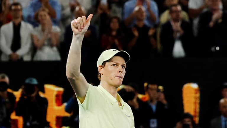 "تسوية اختيارية" توقف المصنف الأول في عالم التنس