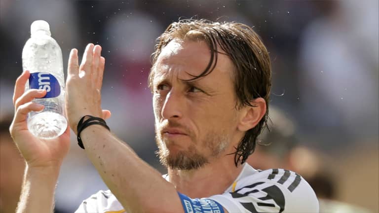برسائل مؤثرة.. لوكا مودريتش يودّع ريال مدريد