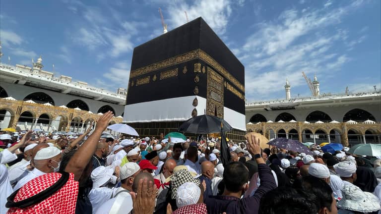 عمرة البدل.. التطبيق الذي أجبر مسوقه على كتابة "التعليق الأخير"