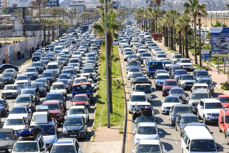 30 ألف نازح مسجل.. وآلاف ينامون على طرقات لبنان