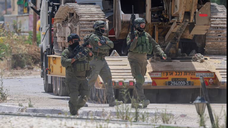 مقتل 10 فلسطينيين في جنين وسط اشتباكات وانفجارات
