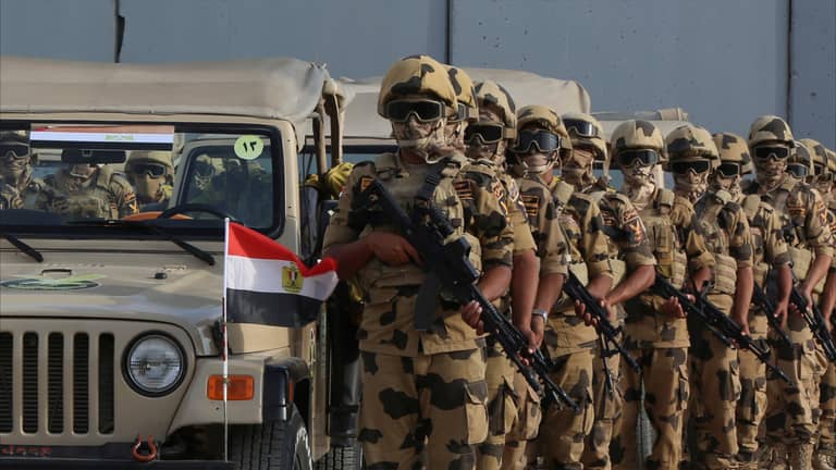 إعلام مصري: دوي انفجارات في سماء مدينة دهب