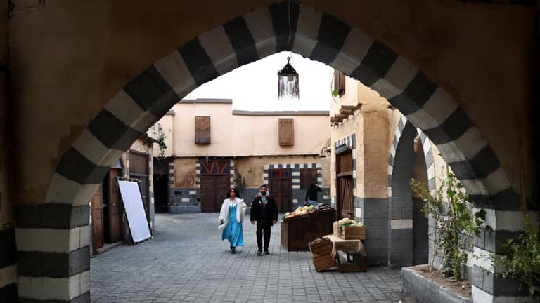 من سوريا إلى مصر.. رحلة "قمر الدين" مستمرة