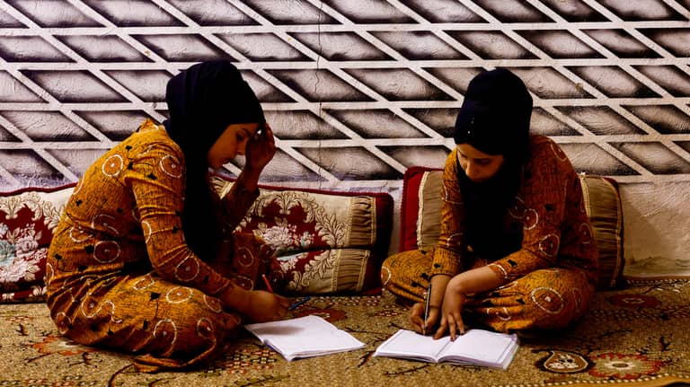 "هبلة" و"بكيفي" و"بره" تفتح جرح التعليم في العراق