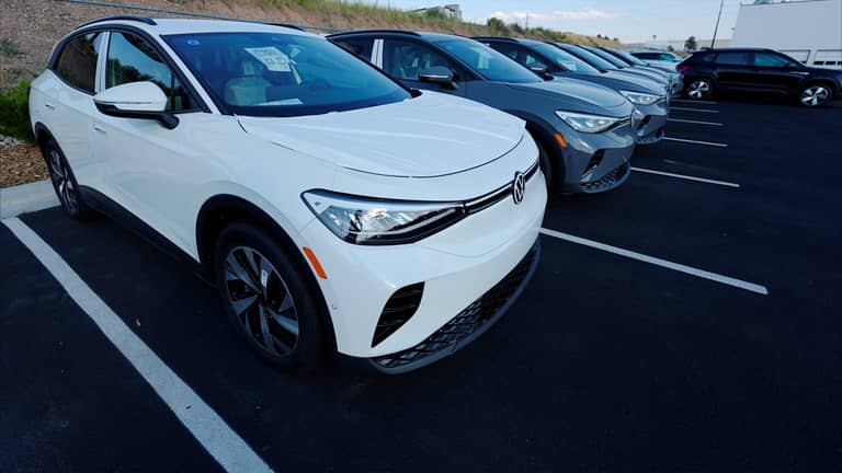 السيارات الصينية تجبر فولكس فاغن على تسريح العمالة