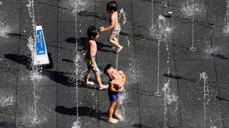 اليابان تغلي