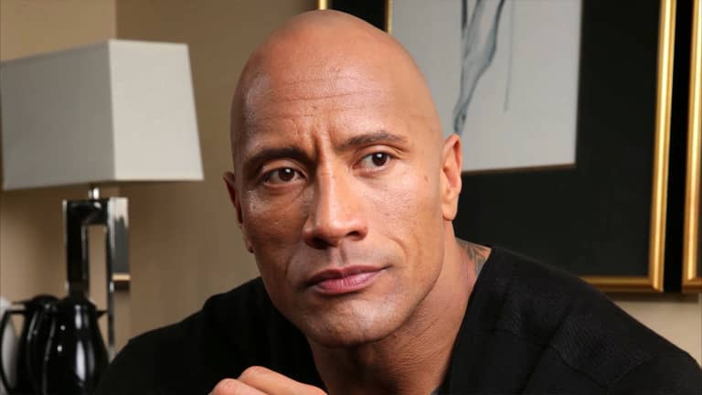 في قلب الـWWE.. ذا روك يبكي بسبب والده