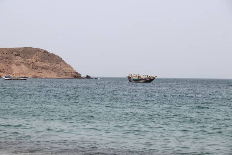 على خطى "الحرس".. الحوثيون يدرسون فرض إتاوات في باب المندب