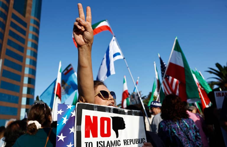 وقف إطلاق النار دخل حيز التنفيذ.. وترامب يدعو إلى عدم انتهاكه