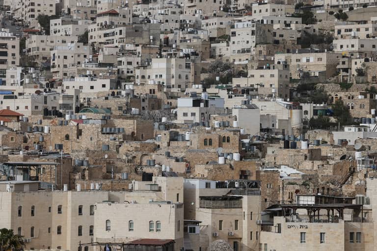 تورك يحذّر: توسيع مستوطنات الضفة يسرّع "ضمًا غير قانوني"