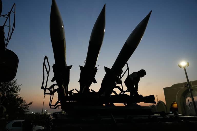 طهران: صواريخنا للدفاع وليست للتفاوض