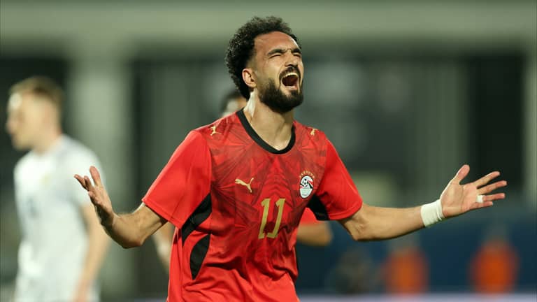 في غياب ميسي.. تريزيغيه وزيكو على قمصان مصر المونديالية