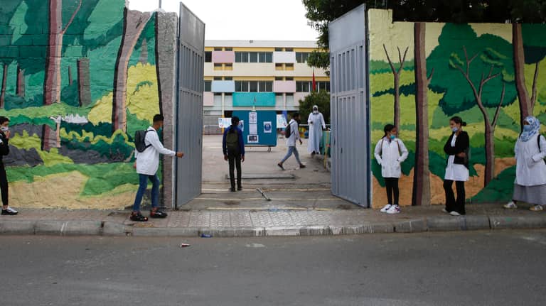 اللغة العربية في المدارس.. جدل مغربي أحياه قرار فرنسي