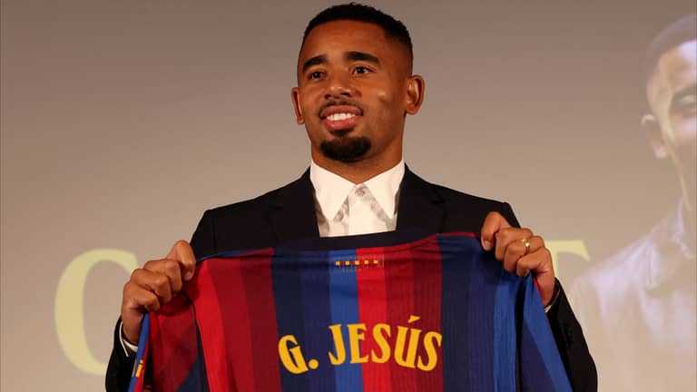 برشلونة يدير ظهره لألفاريز وأتلتيكو رسميا