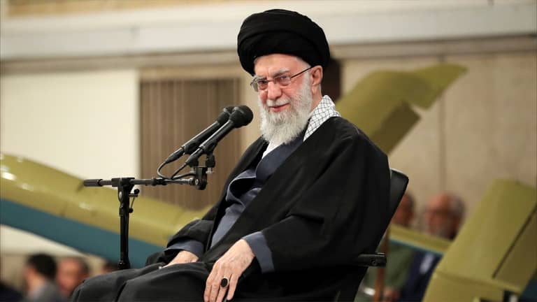 حظر حسابات خامنئي على فيسبوك وإنستغرام