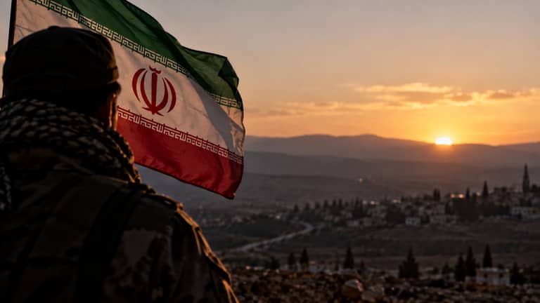 طهران "تغير جلدها" في سوريا.. من هم عناصرها الجدد؟