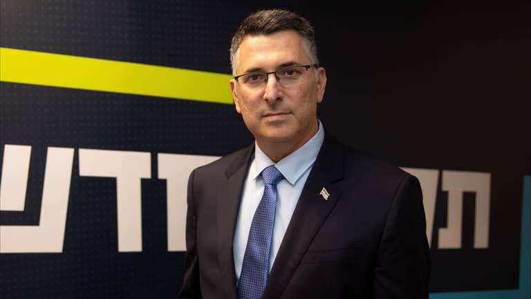 انضمام ساعر لحكومة نتنياهو في زمن الحرب.. "عصفوران بحجر"