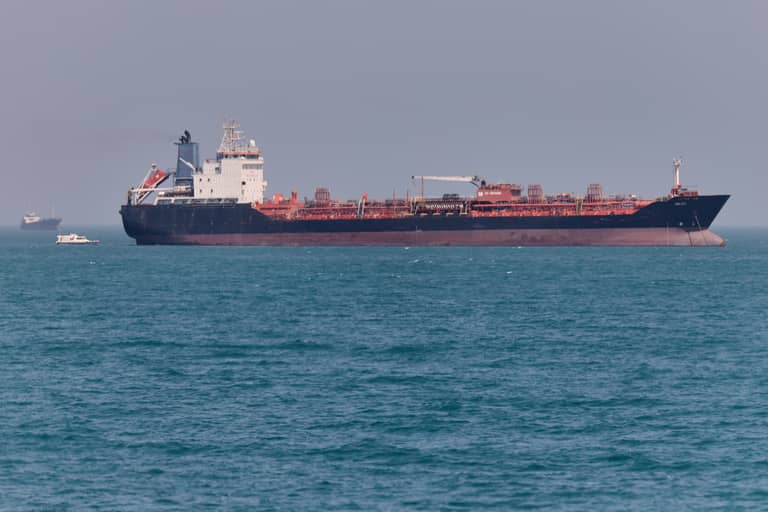 نفط إيران عالق في البحر.. 90% بلا وجهة