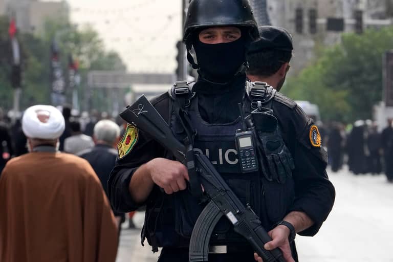 بسلاح أبيض.. "اغتيال" قاض في إيران قبل وصوله إلى المحكمة