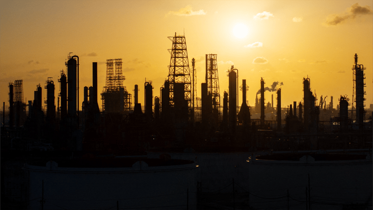 النفط والغاز يقفزان مع اتساع رقعة المواجهة في الشرق الأوسط