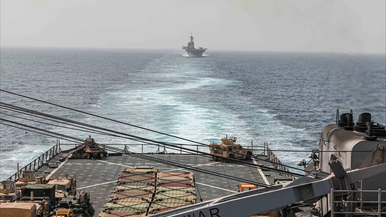 قطع 3 كابلات إنترنت تحت البحر الأحمر