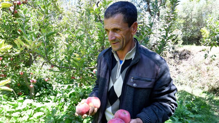 زلزال المغرب يضاعف معاناة محمد الذي "لن يترك أرضه"