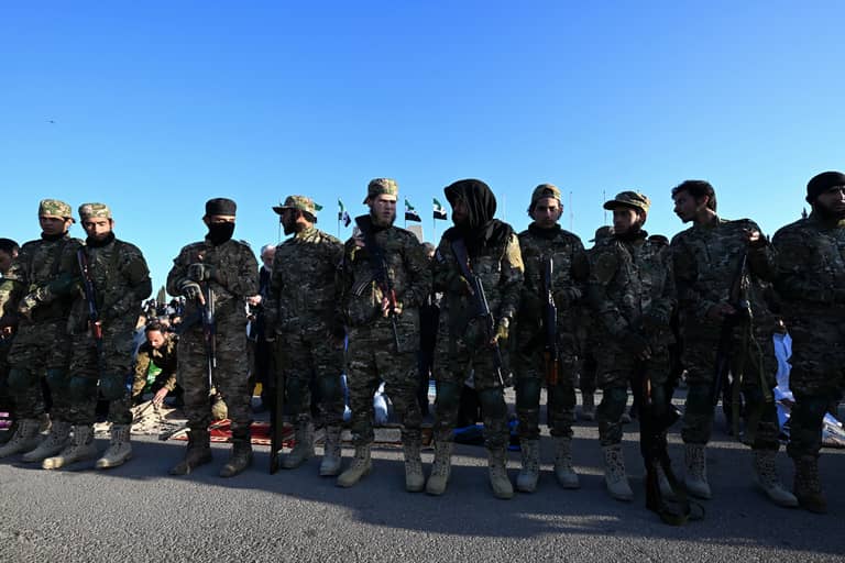 احتفالات في المزة السورية بعد توقيف "جزار سرية 215"