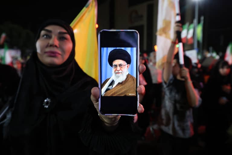 جنازة خامنئي تبدأ من طهران.. وتُدفن حقبة في مشهد