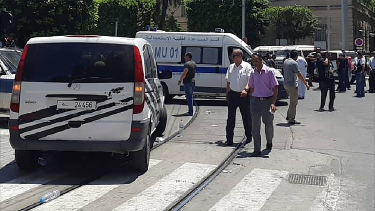 لغم من مخلفات الإرهاب يحصد ساق مزارعة في تونس