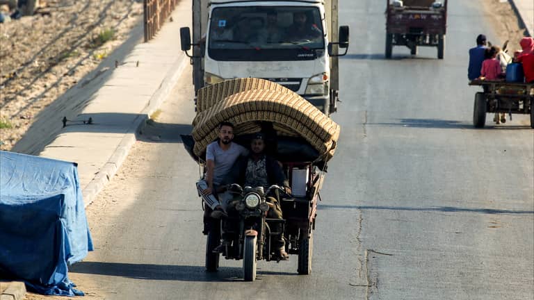 النزوح العشرين.. قصة فرار من القصف إلى البؤس في غزة