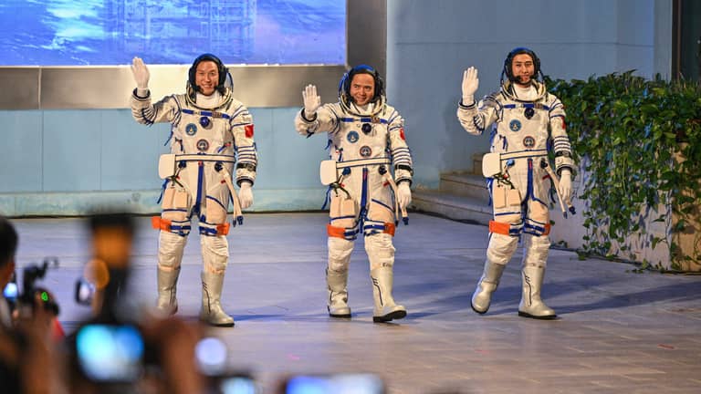 3 روّاد و4 فئران في رحلة الصين العلميّة إلى الفضاء