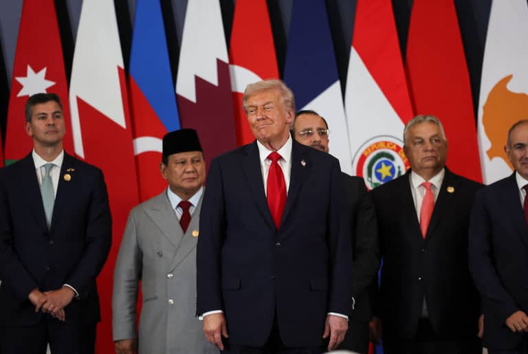 خطأ تقني كشف المحادثة.. ماذا طلب رئيس إندونيسيا من ترامب؟