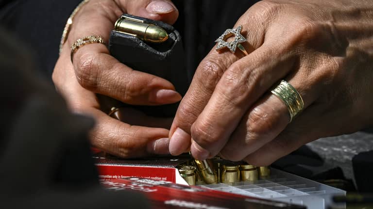 "حرب دون سلاح".. كيف "تقضم" إسرائيل الضفة الغربية؟