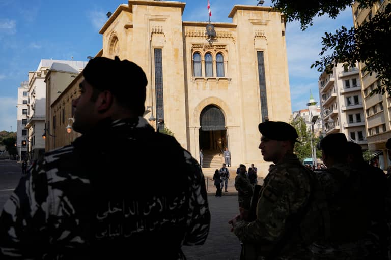 لبنان يخفف اكتظاظ سجون بـ"عفو عام"