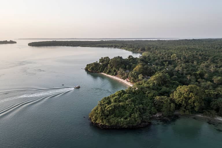 المياه تغرق الأرخبيل الساحر