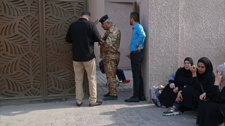 حادثة تشعل الجدل.. لماذا يتكرر الاعتداء على معلمي العراق؟