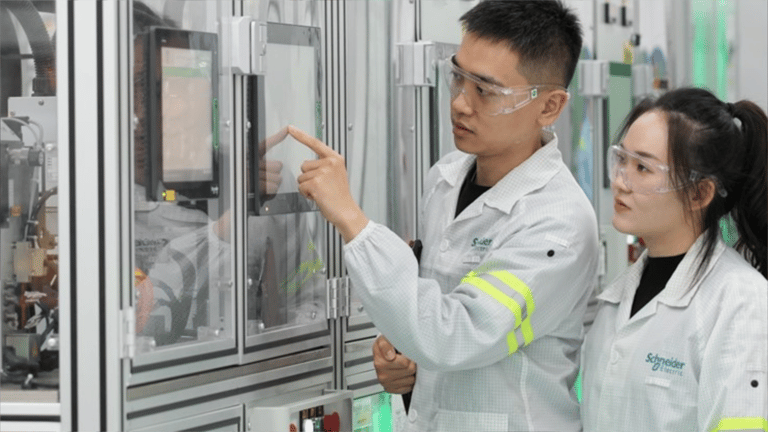 الصين تتحدى القيود الأميركية بذكاء اصطناعي بلا تقنيات غربية