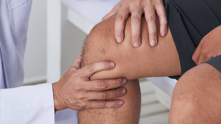 لركبتين أكثر صحة.. الحركة قد تكون الحل