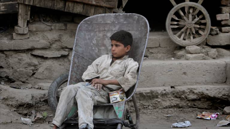 الفقر يتزايد.. ٣٠ مليون طفل يعيشون على أقل من دولارين يوميا