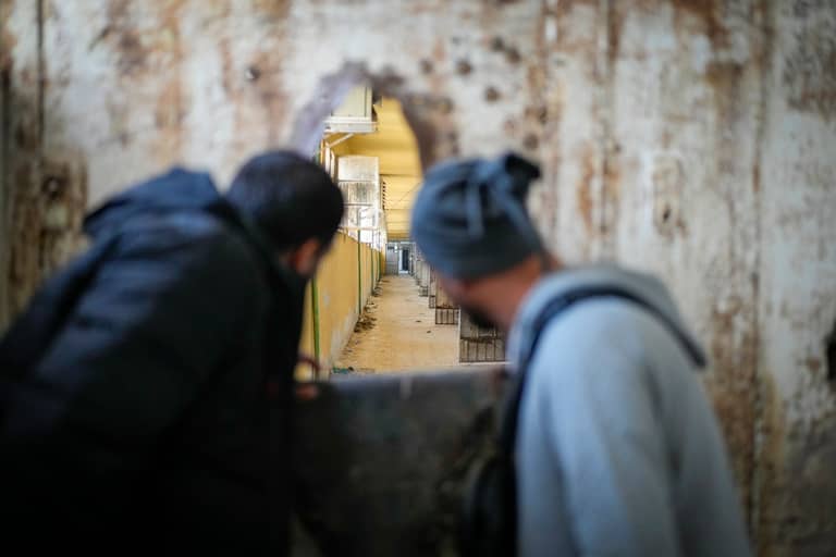 من السجون إلى المقابر.. كيف دفن نظام الأسد الجرائم في السجلات؟