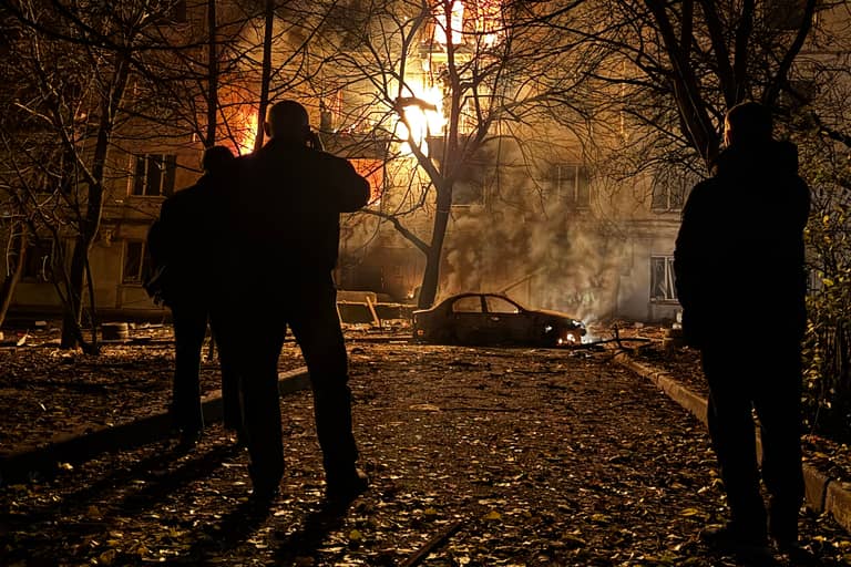 هجوم مسيرات ضخم ليلا.. وروسيا تعلن إسقاط 136 طائرة