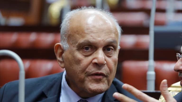 "قلب" تمثال مجدي يعقوب يتحطم