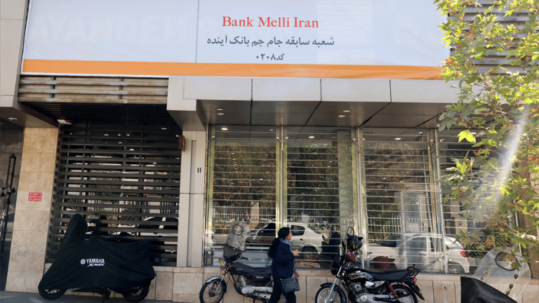 بنوك إيران تحت النار الرقمية.. إسرائيل تضرب اتفاق ترامب؟
