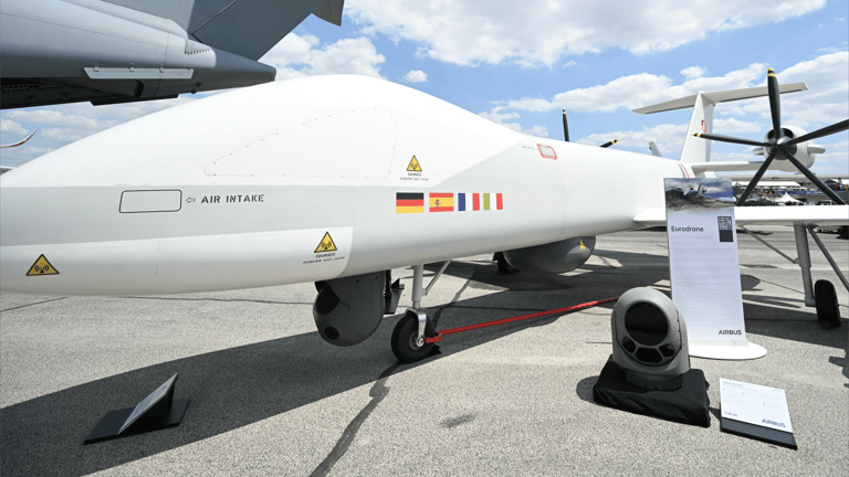 من الدرون إلى دبابة المستقبل.. لماذا تفشل أوروبا في تسليح نفسها؟