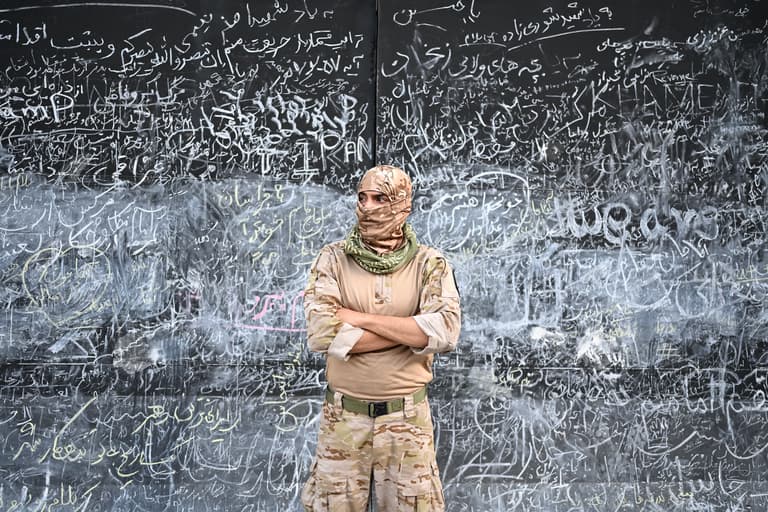 الحرس يجهض تسوية "إنقاذ إيران"