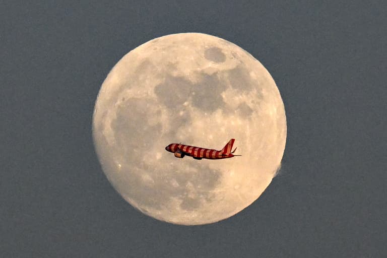 ملفات الـUFO بلا فضائيين.. لماذا يصدّق الأميركيون المؤامرة؟